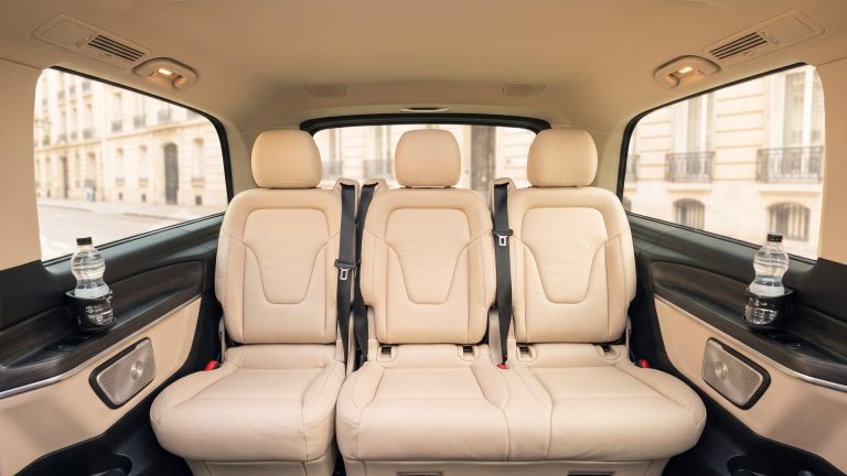 mercedes_class_v_interieur_3_places_arrieres_sunroof_off_2