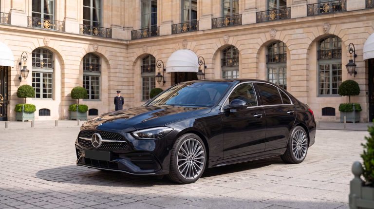 mercedes-class-c-garée-palace-opt